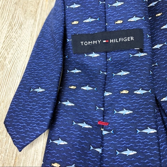 Tommy Hilfiger Shark and Fish Silk Tie - Picture 6 of 6